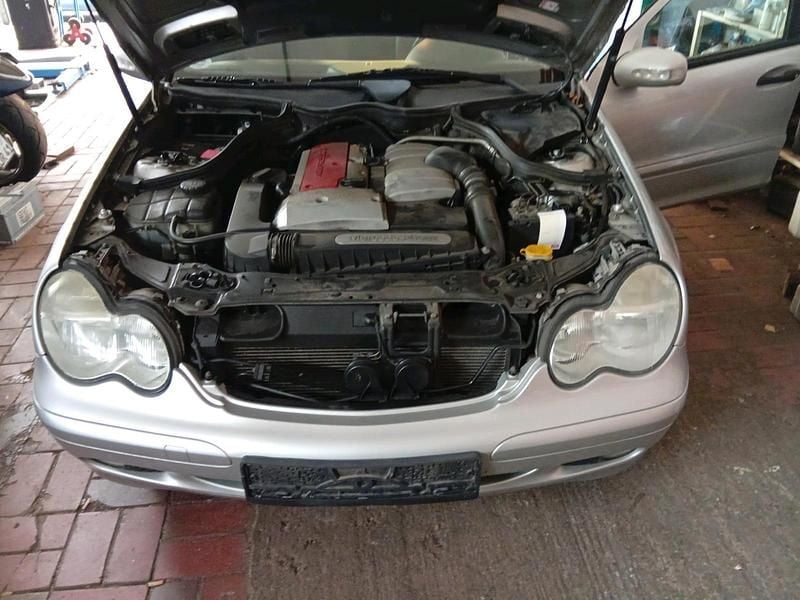 Silber Gebraucht 2001 Mercedes 200 Limousine | 1.200 € (Superpreis) - Bild 1/4