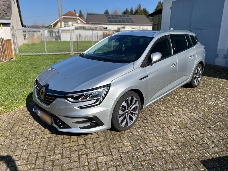 Gebraucht Renault Mégane GrandTour Intens 140 PS (102 kW) 2022 Silber Kombi
