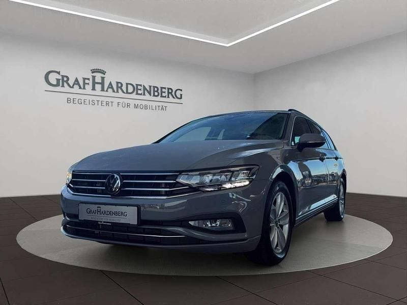 Grau Gebraucht 2023 VW Passat Business Kombi | 32.890 € (Guter Preis) - Bild 1/4