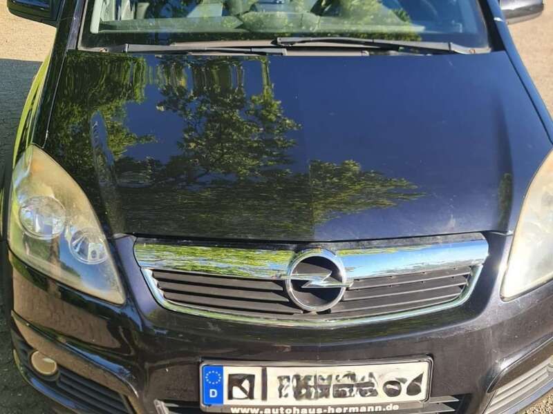 Schwarz Gebraucht 2005 Opel Zafira Edition Van / Kleinbus | 4.100 € (Etwas zu teuer) - Bild 1/4