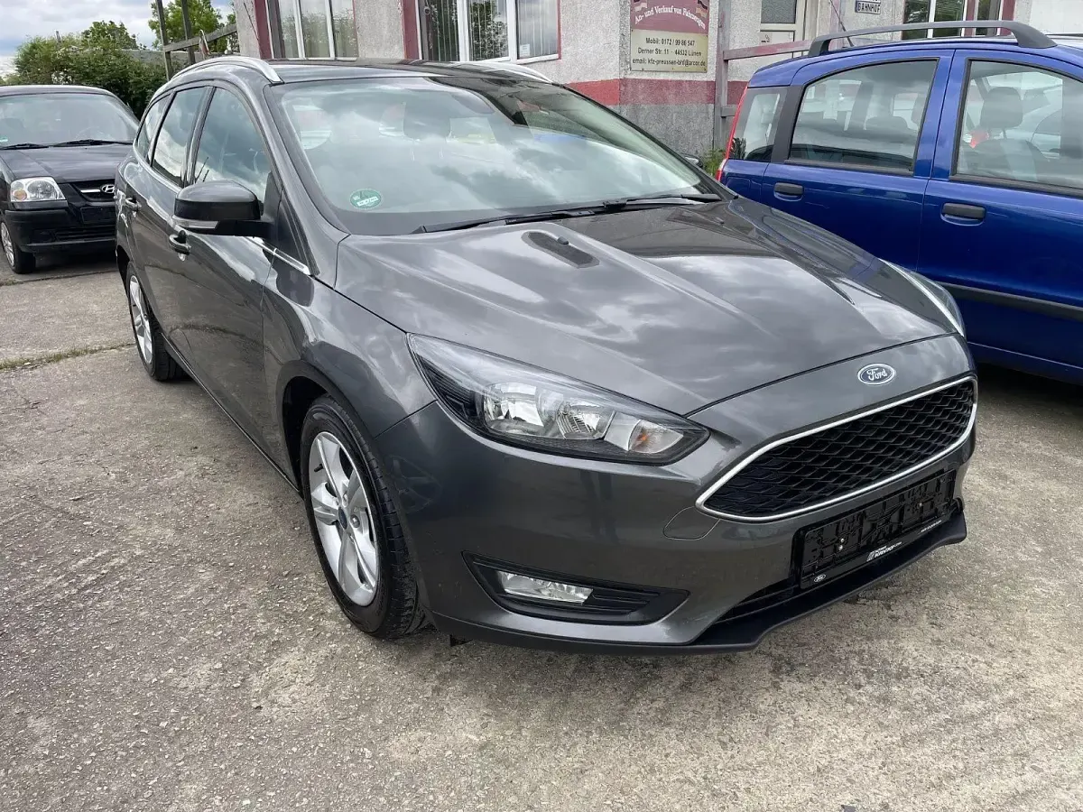 Gebraucht Ford Focus Titanium 120 PS (88 kW) 2016 Grau Kombi