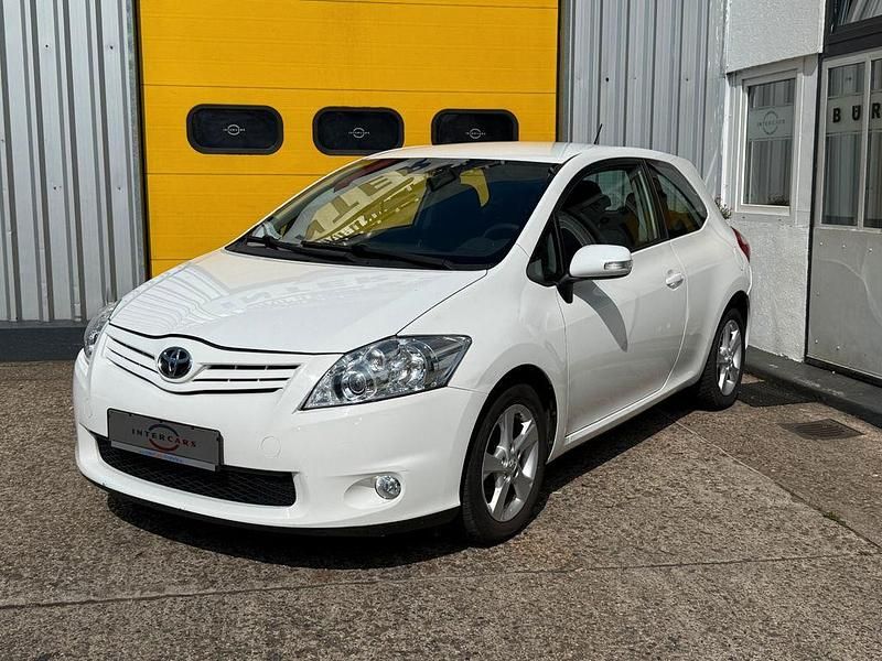 Weiß Gebraucht 2012 Toyota Auris Kleinwagen | 3.900 € (Guter Preis) - Bild 1/4