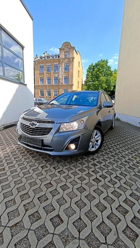 Grau Gebraucht 2013 Chevrolet Cruze Kombi | 2.500 € (Fairer Preis) - Bild 1/4