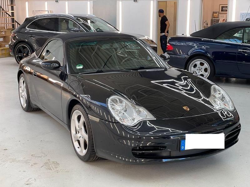 Schwarz Gebraucht 2004 Porsche 911 Carrera 4 Cabriolet Cabrio | 39.996 € (Teuer) - Bild 1/4