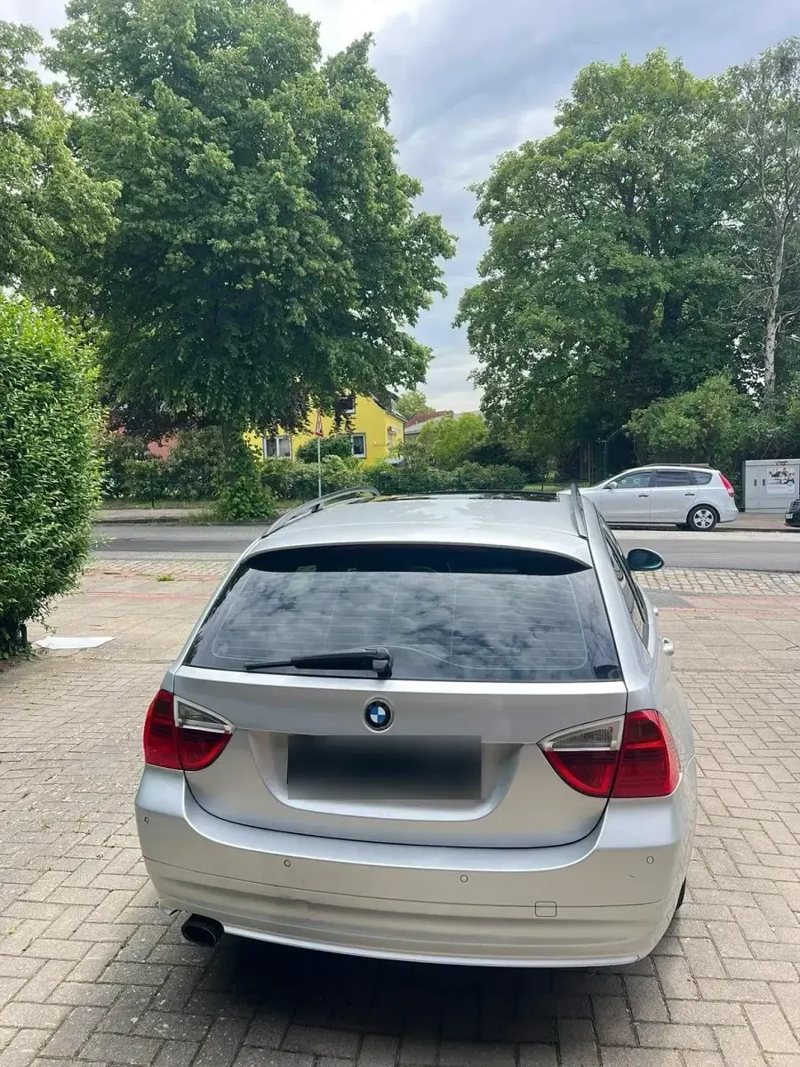 Gebraucht BMW 320 143 PS (105 kW) 2007 Grau Kombi