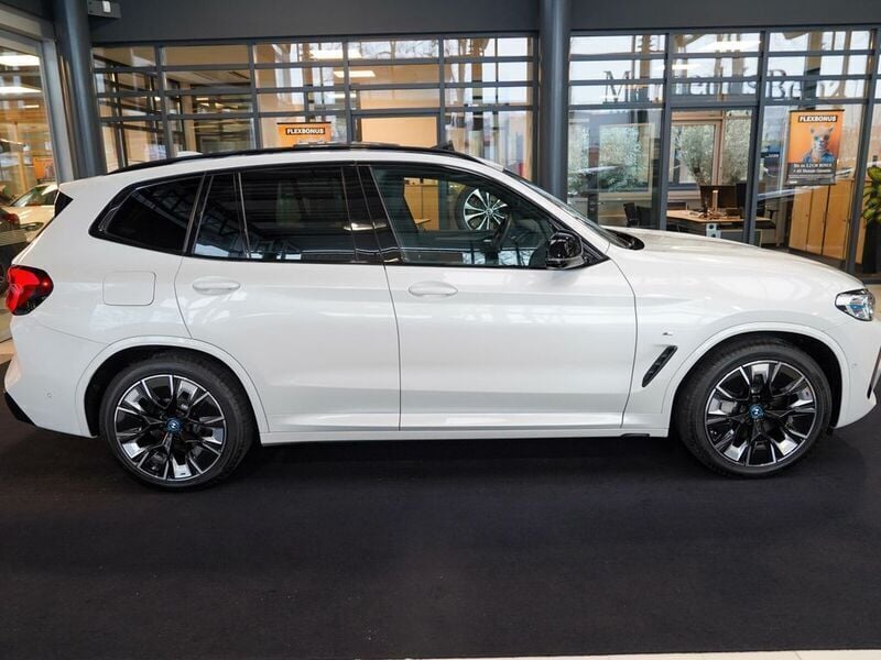 Gebraucht BMW iX3 Impressive 210 kW (286 PS) 2022 Mineralweiß SUV