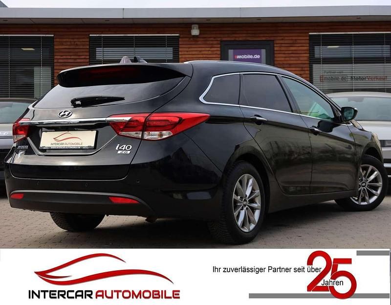 Gebraucht Hyundai i40 Trend 165 PS (121 kW) 2017 Phantom black / mic Kombi