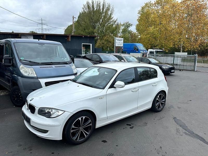 Weiß Gebraucht 2010 BMW 118 Advantage Kleinwagen | 4.999 € (Teuer) - Bild 1/4
