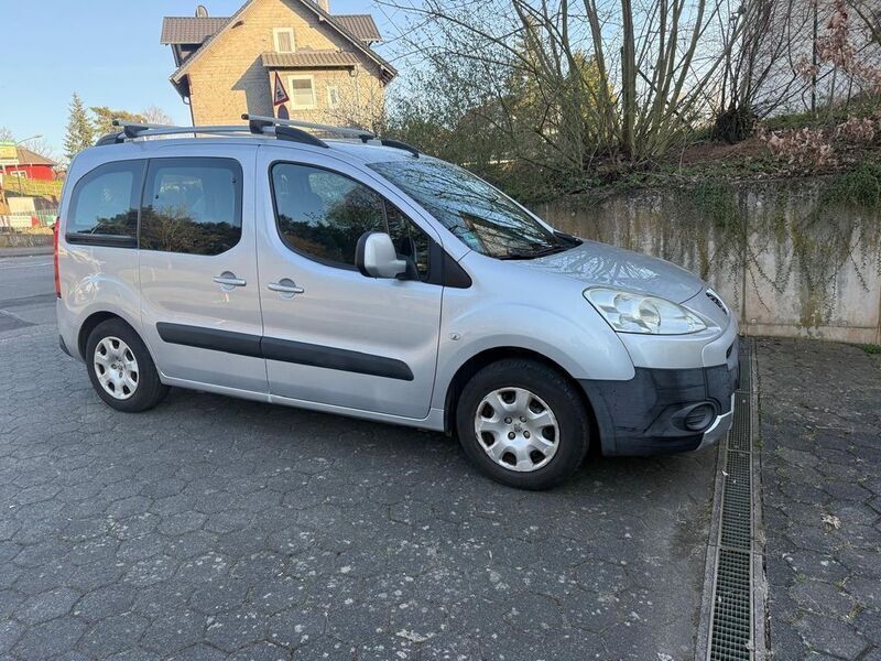 Silber Gebraucht 2012 Peugeot Partner Tepee Outdoor Van / Kleinbus | 3.100 € (Etwas zu teuer) - Bild 1/4