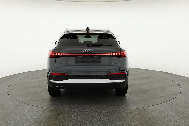 Tamboragrau metallic Neu 2025 Audi Q5 Sportback Ambiente SUV | 61.475 € (Superpreis) - Bild 1/4