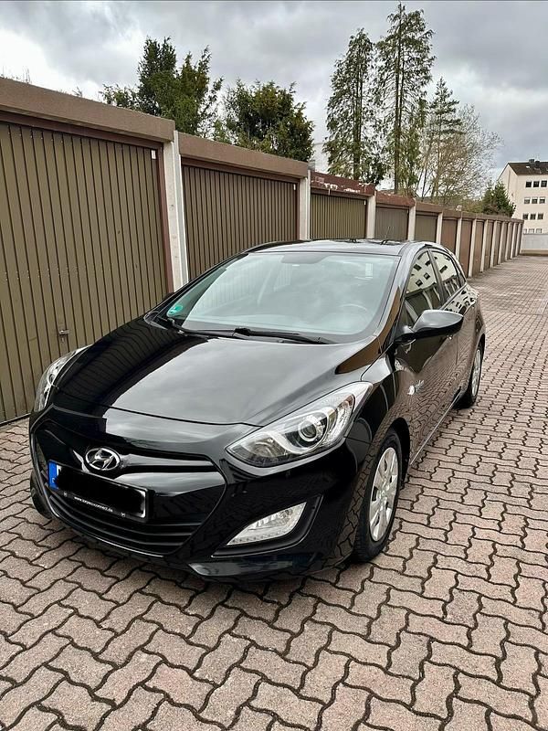 Gebraucht Hyundai i30 135 PS (99 kW) 2014 Schwarz Kleinwagen