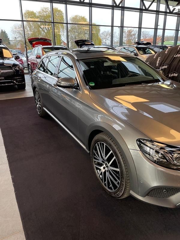 Gebraucht Mercedes E220 All-Terrain 194 PS (142 kW) 2019 Grau Kombi
