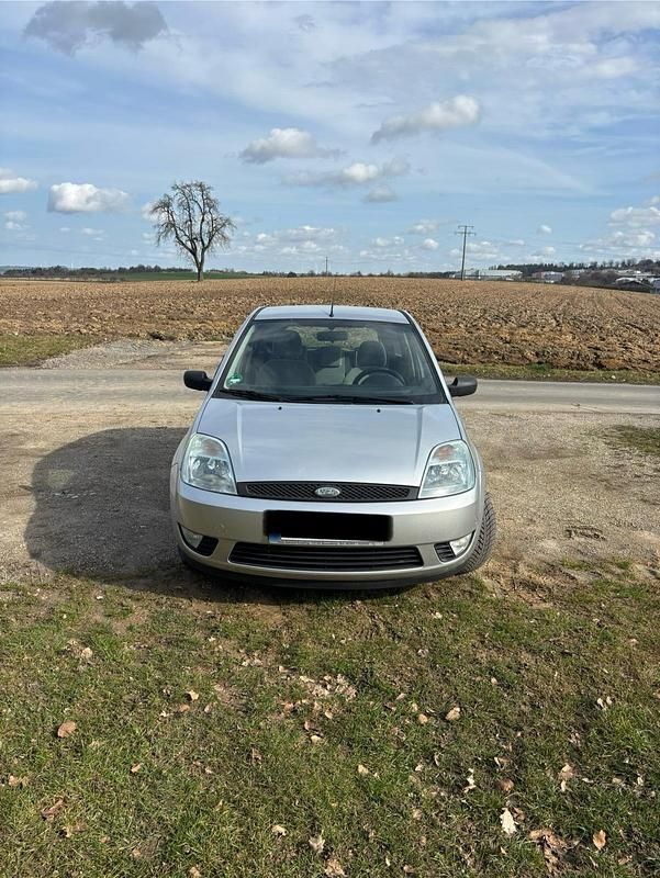 Gebraucht Ford Fiesta 101 PS (74 kW) 2005 Silber Kleinwagen