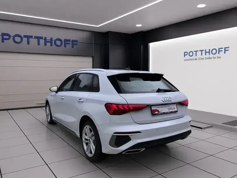 Gebraucht Audi A3 Sportback e-tron S-Line 204 PS (150 kW) 2024 Gletscherweiß metallic Kleinwagen