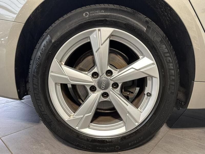 Gebraucht Audi A6 Sport 204 PS (150 kW) 2020 Karatbeige Kombi