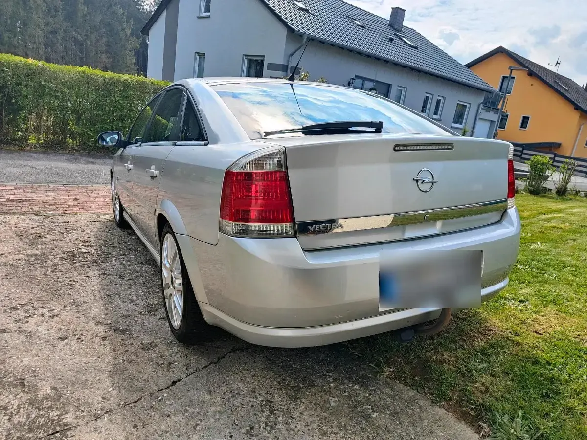 Gebraucht Opel Vectra 140 PS (102 kW) 2007 Silber Limousine