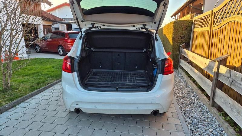 Gebraucht BMW 220 Active Tourer Advantage 192 PS (141 kW) 2015 Weiß Van / Kleinbus