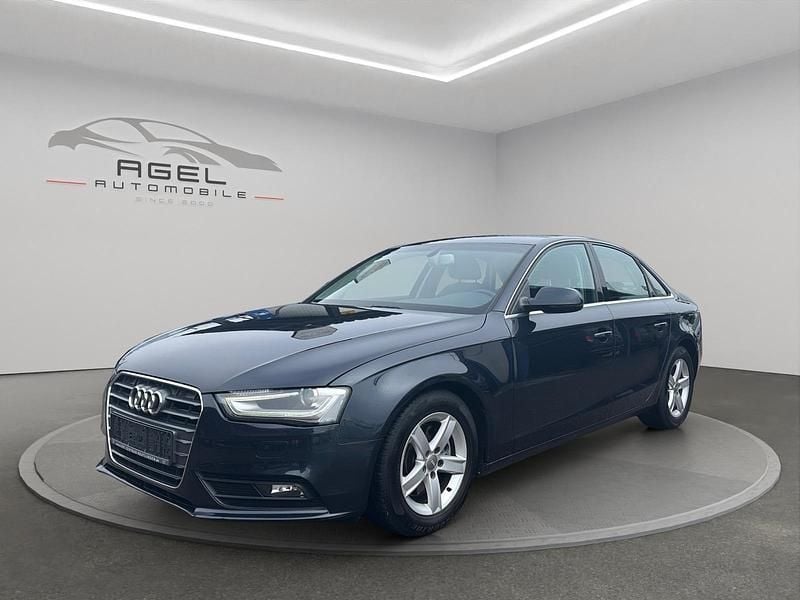 Blau Gebraucht 2012 Audi A4 Limousine | 7.900 € (Guter Preis) - Bild 1/4