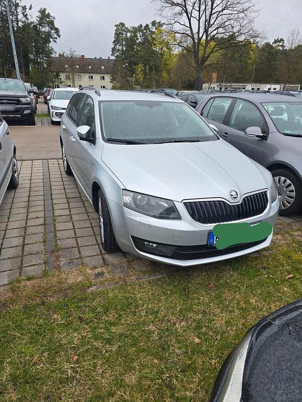 Usado Skoda Octavia Joy 150 HP (110 kW) 2016 Cinzento Citadino