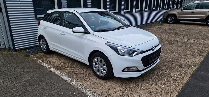 Weiß Gebraucht 2017 Hyundai i20 Active Kleinwagen | 7.500 € (Superpreis) - Bild 1/4