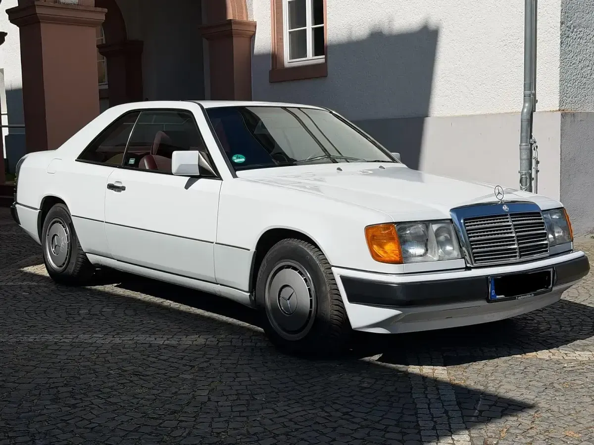 Gebraucht Mercedes 230 132 PS (97 kW) 1990 Weiß Coupé