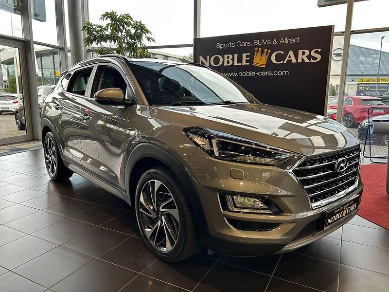 Olivine (metallic) Gebraucht 2019 Hyundai Tucson Premium SUV | 23.790 € (Teuer) - Bild 1/4