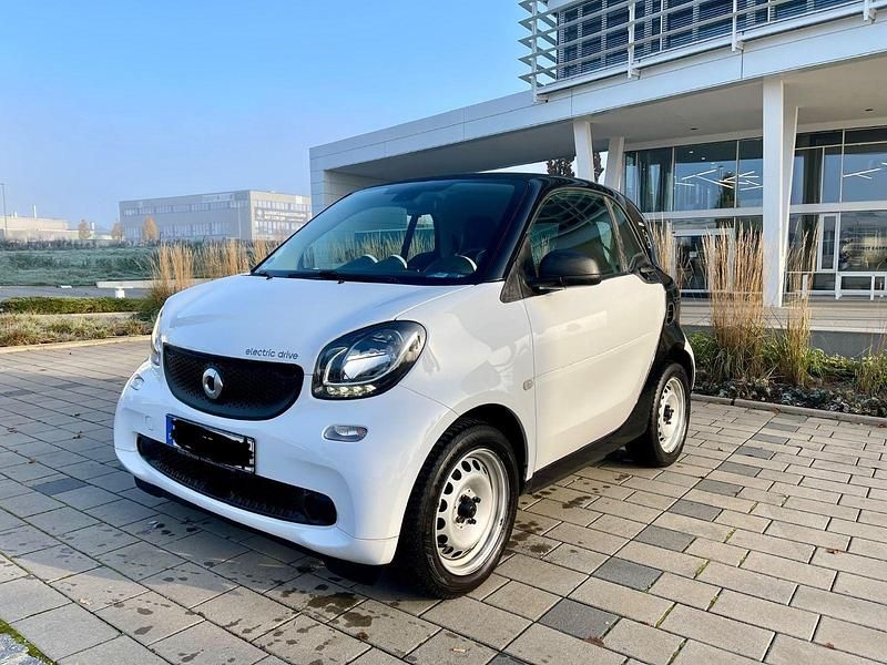 Schwarz Gebraucht 2017 Smart ForTwo Coupé Kleinwagen | 7.700 € (Etwas zu teuer) - Bild 1/4