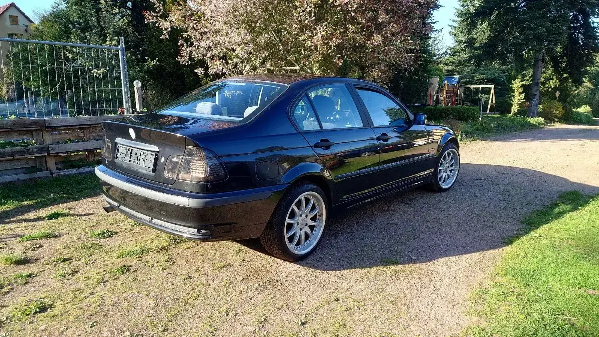 Gebraucht BMW 316 105 PS (77 kW) 2000 Schwarz Limousine