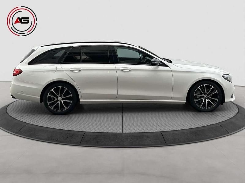 Gebraucht Mercedes E220 Night 194 PS (142 kW) 2017 Polarweiß Kombi