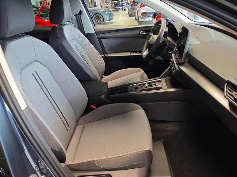 Neu Seat Leon 150 PS (110 kW) 2025 Grau Limousine