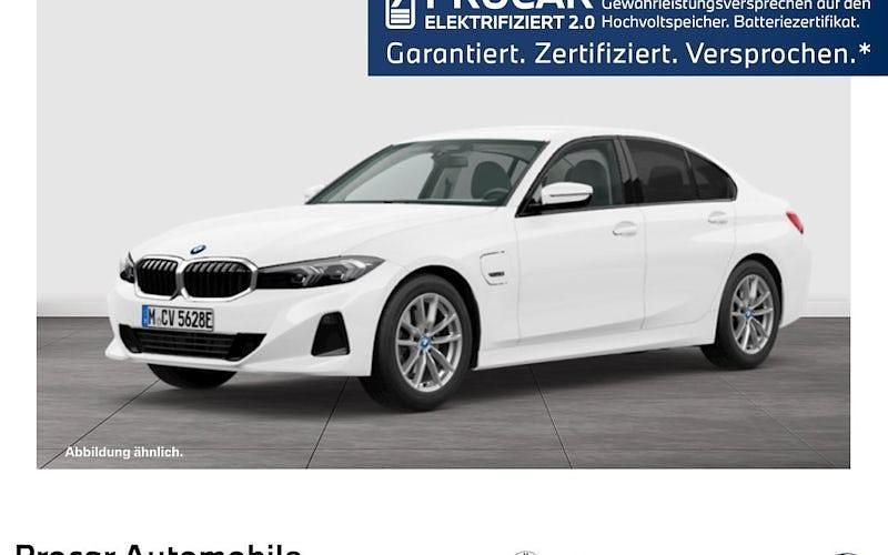 Weiß Gebraucht 2023 BMW 320e Shadowline Limousine | 29.990 € (Etwas zu teuer) - Bild 1/4