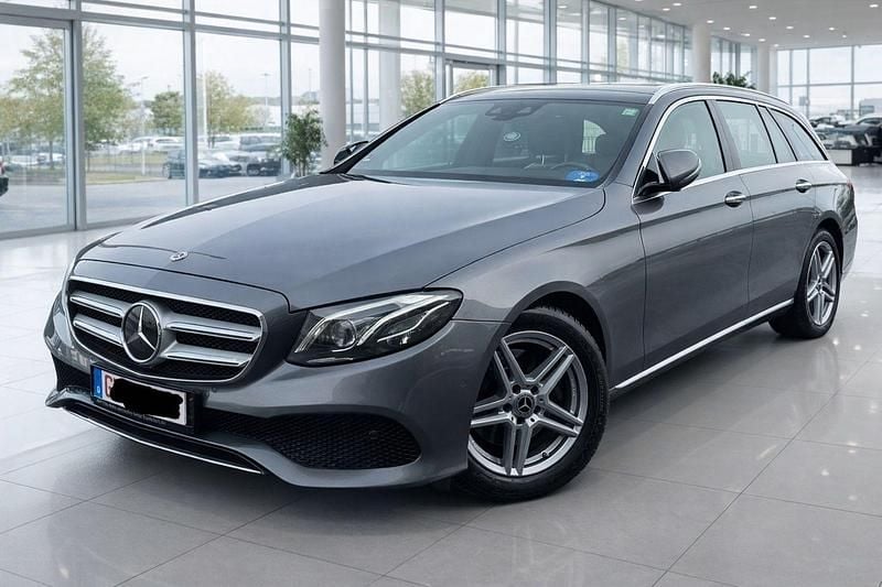 Grau Gebraucht 2017 Mercedes E220 Avantgarde Kombi | 17.700 € - Bild 1/4
