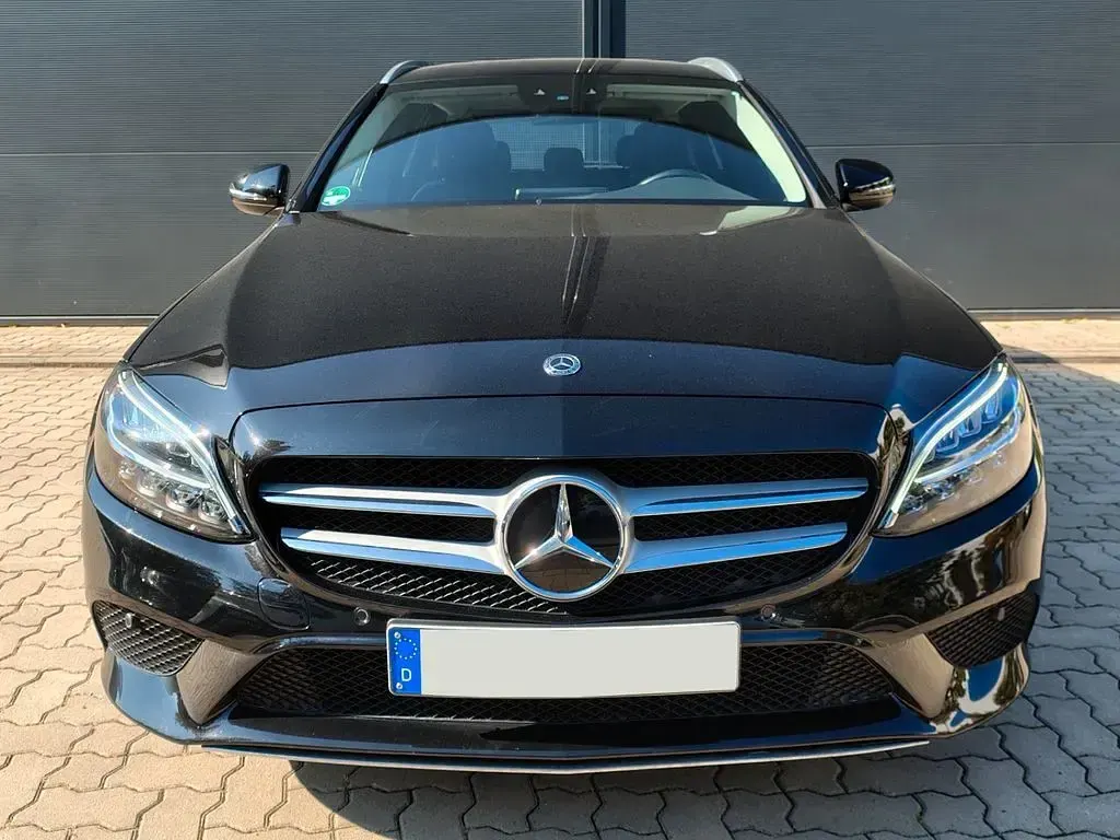 Gebraucht Mercedes C180 156 PS (114 kW) 2021 Schwarz Kombi