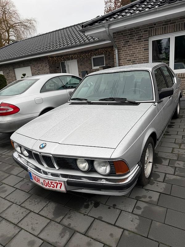 Gebraucht BMW 728 184 PS (135 kW) 1984 Silber Limousine