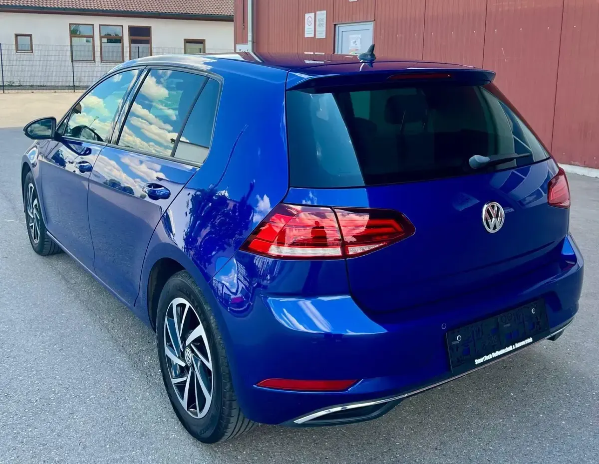 Gebraucht VW Golf VII 125 PS (91 kW) 2019 Blau Kleinwagen