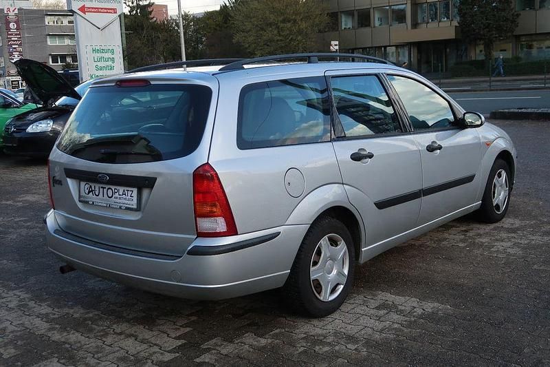 Usado Ford Focus 101 HP (74 kW) 2003 Prateado Carrinha