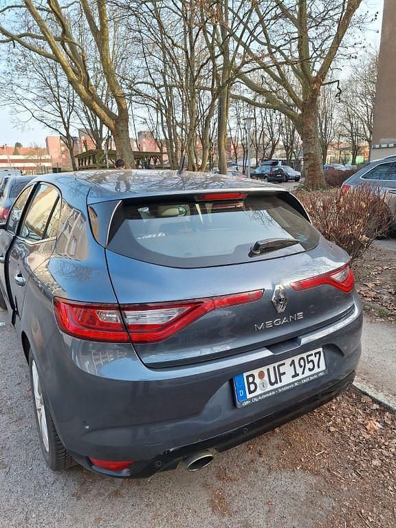 Gebraucht Renault Mégane IV Play 132 PS (97 kW) 2017 Grau Limousine