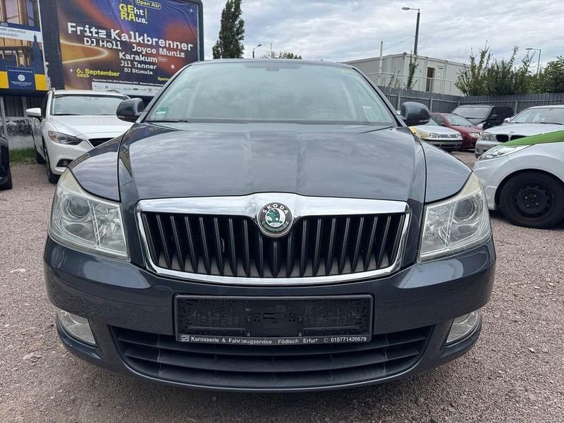 Grau Gebraucht 2010 Skoda Octavia Ambiente Limousine | 3.500 € (Fairer Preis) - Bild 1/4