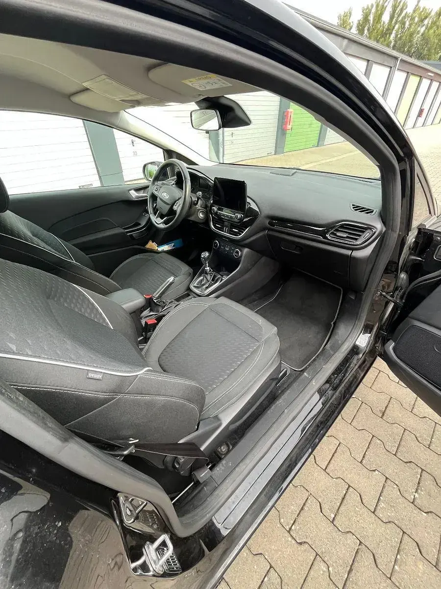 Gebraucht Ford Fiesta Titanium 101 PS (74 kW) 2017 Schwarz Kleinwagen