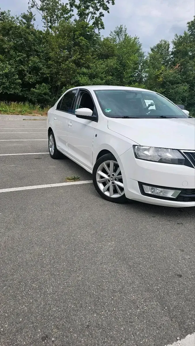 Gebraucht Skoda Rapid 104 PS (76 kW) 2013 Weiß Kleinwagen
