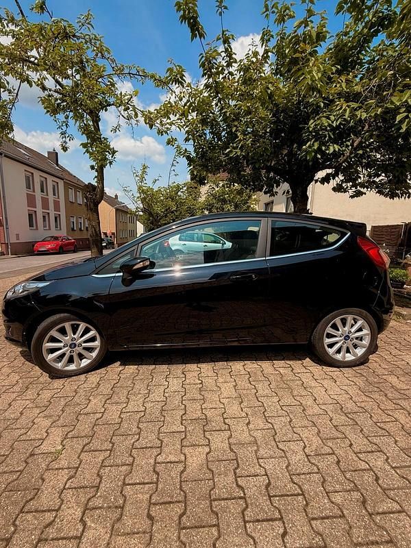 Gebraucht Ford Fiesta Titanium 80 PS (58 kW) 2017 Schwarz Kleinwagen