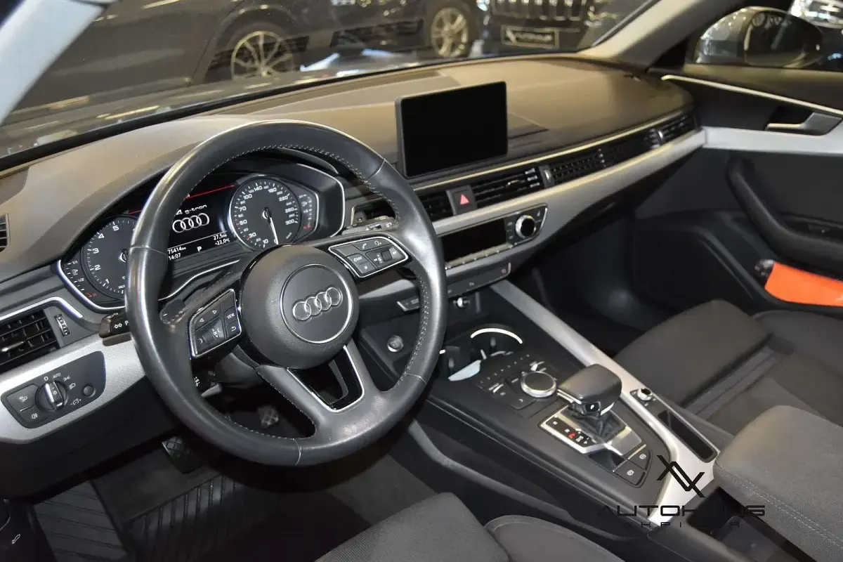 Gebraucht Audi A4 S-Line 170 PS (125 kW) 2019 Grau Kombi