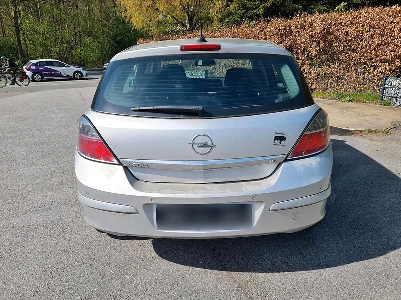 Gebraucht Opel Astra 140 PS (102 kW) 2007 Silber Limousine