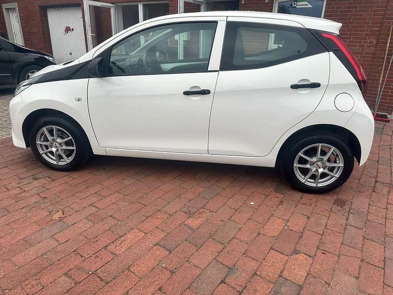 Gebraucht Toyota Aygo 72 PS (52 kW) 2019 Weiß Kleinwagen