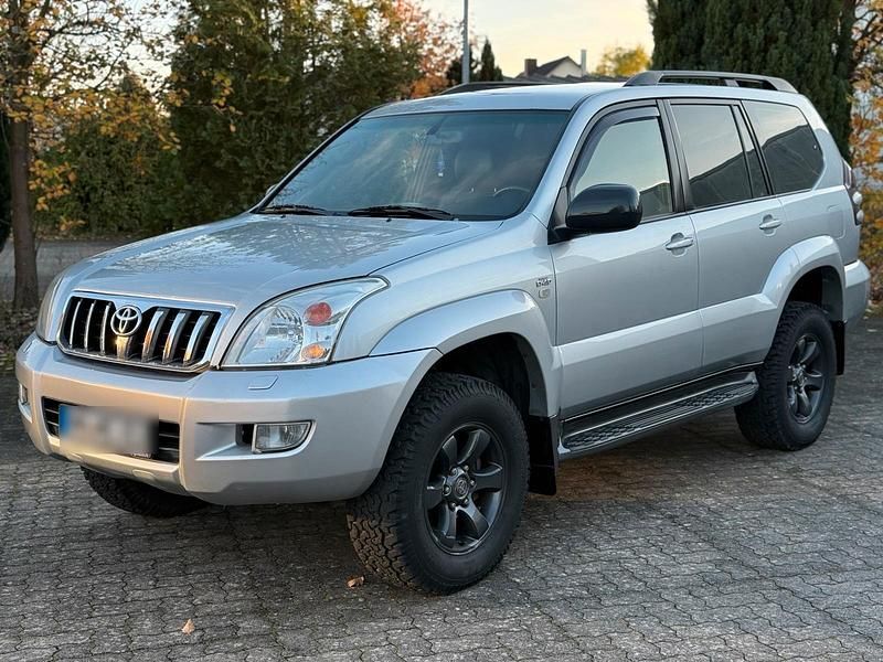 Silber Gebraucht 2007 Toyota Land Cruiser SUV | 18.600 € (Etwas zu teuer) - Bild 1/4
