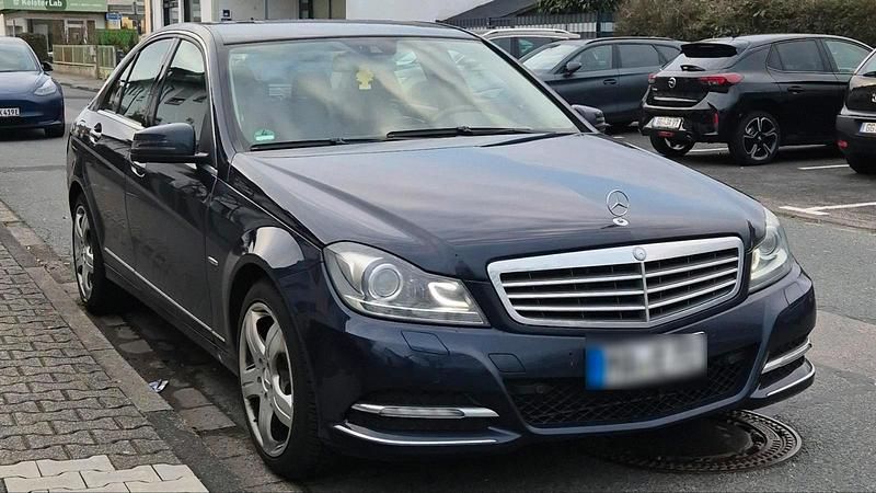 Gebraucht Mercedes C350 Elegance 306 PS (225 kW) 2011 Blau Limousine