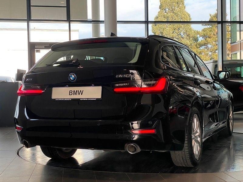 Gebraucht BMW 320e Advantage 204 PS (150 kW) 2022 Schwarz Limousine