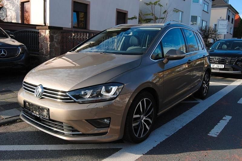 Gold Gebraucht 2015 VW Golf Sportsvan Highline Van / Kleinbus | 11.680 € (Fairer Preis) - Bild 1/4