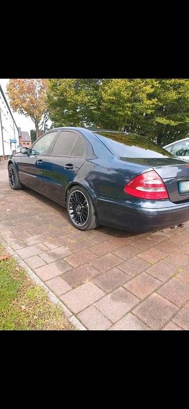 Gebraucht Mercedes E220 150 PS (110 kW) 2004 Blau Limousine
