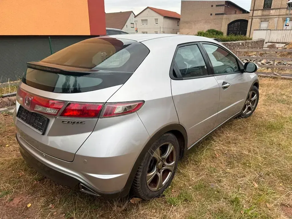 Gebraucht Honda Civic Comfort 140 PS (102 kW) 2009 Silber Limousine